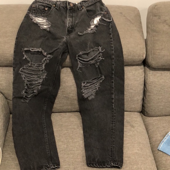 Vintage custom distressed Levi’s 560 loose fit tapered leg in black - Picture 3 of 6